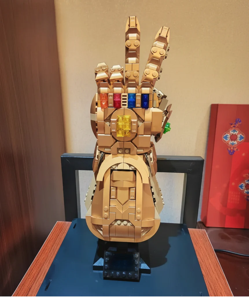 thanos gauntlet brick model marvel collectible desk display avengers fan gift lego compatible build kit -- infinity Gauntlet - Gold