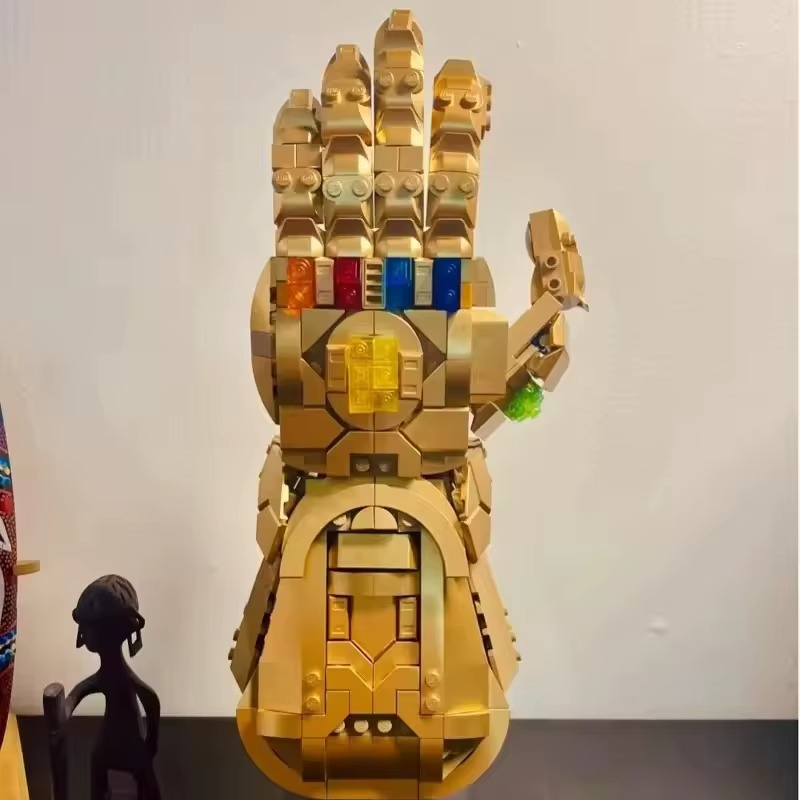 infinity gauntlet brick build home decor marvel avengers display piece collector lego compatible model -- infinity Gauntlet - Gold