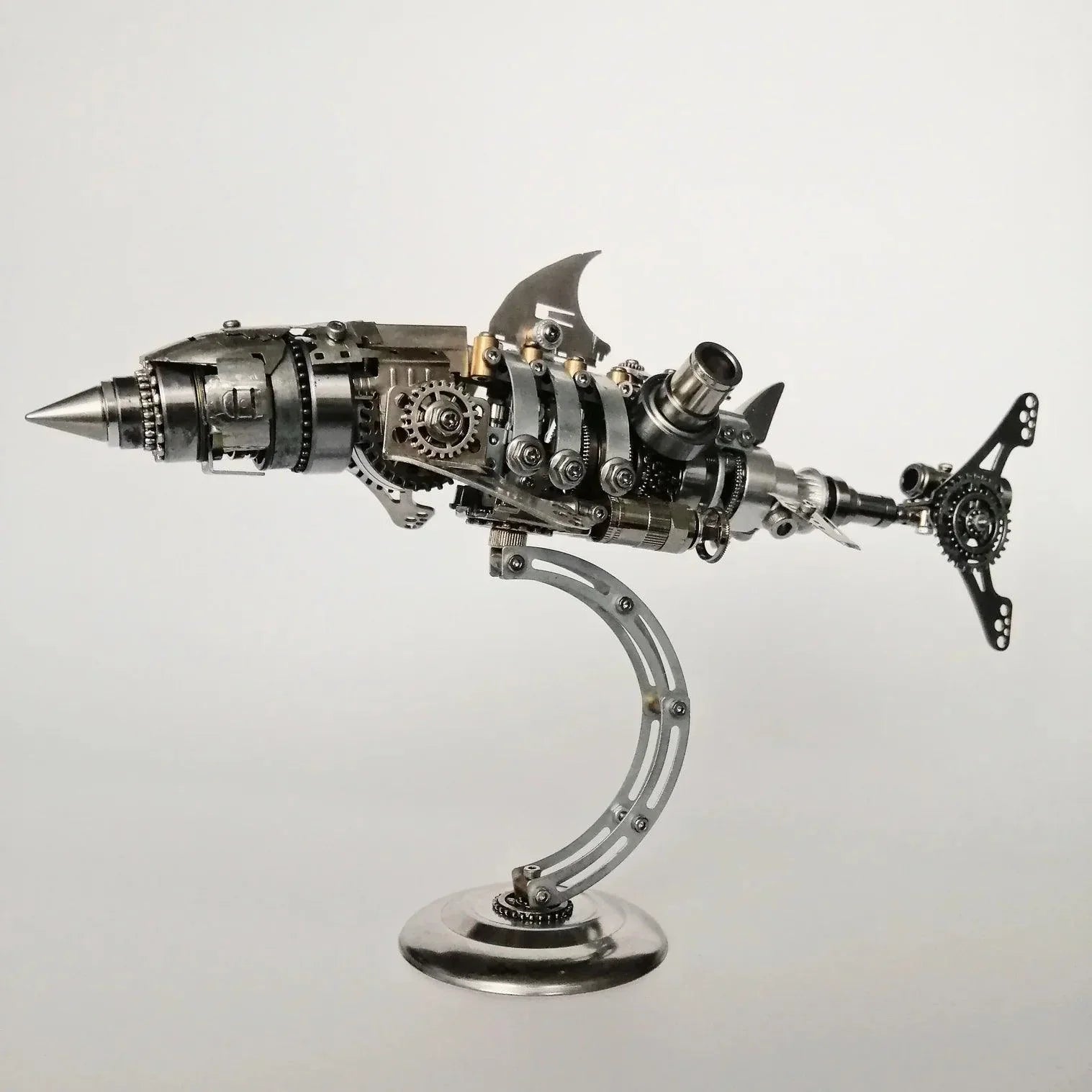 Steel mechanical shark model kit with mounted display stand and 209 pieces for adult puzzle collectors