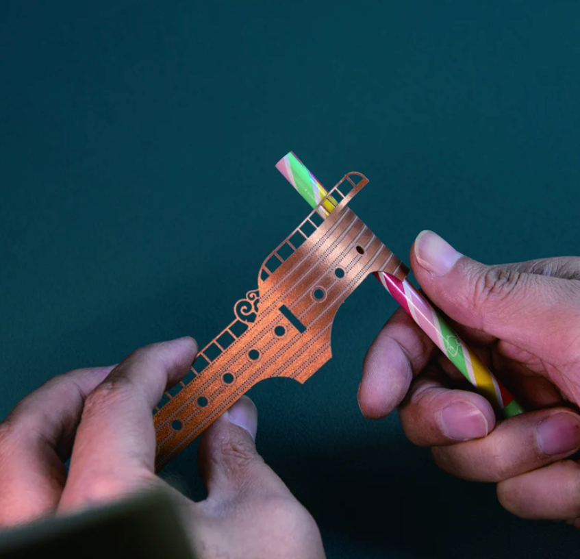 Mortise and tenon airship model built without glue, a challenging hands-on wooden puzzle project for ages 10 and up