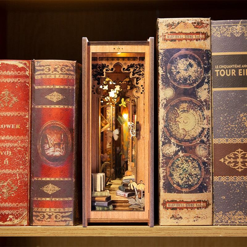 DIY Puuzzle™ | DIY Booknook Kit (Butterfly of the Unknow Lands) - DIY Puuzzle